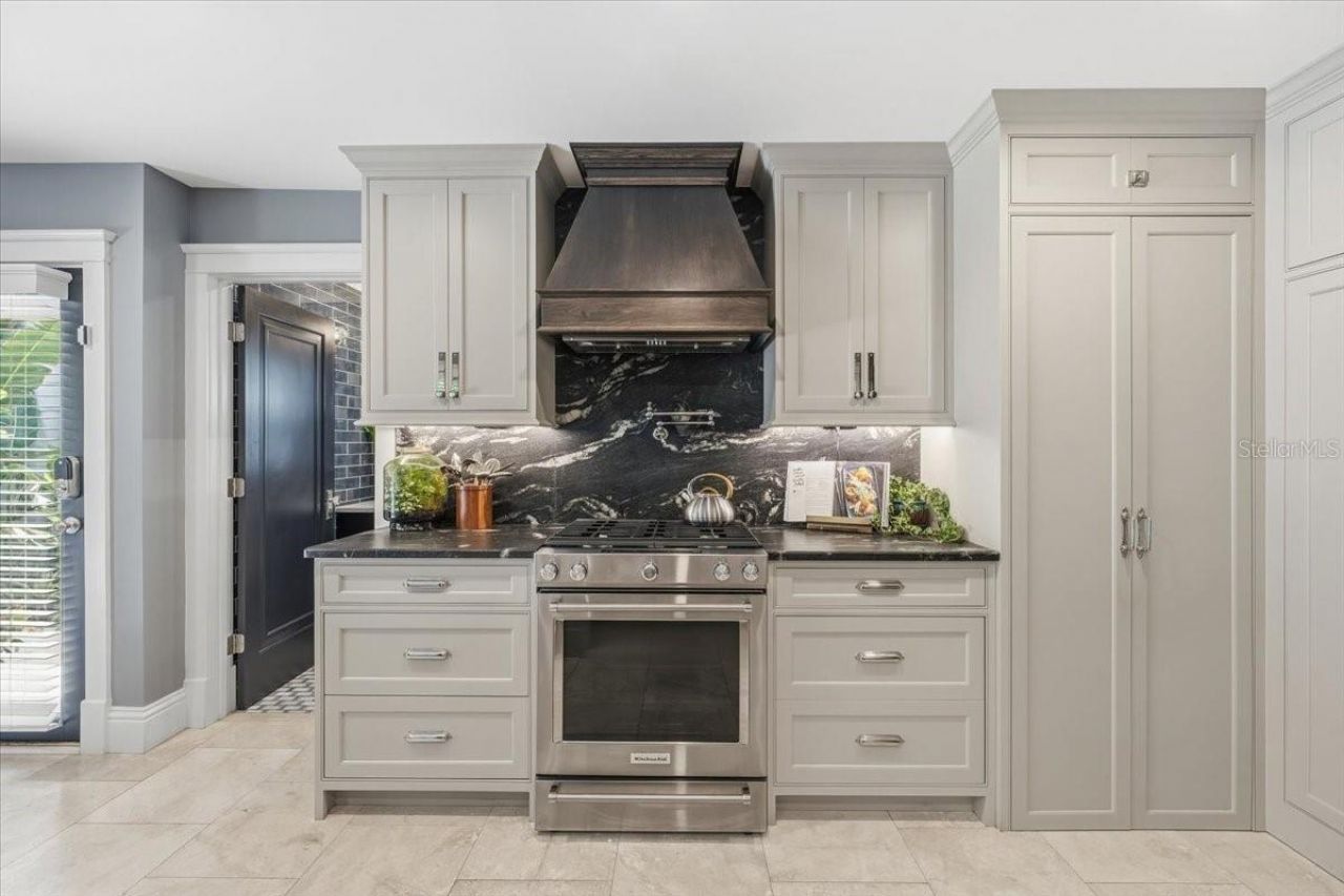2450 Burlington Avenue N, Saint Petersburg, FL 33713 Photo