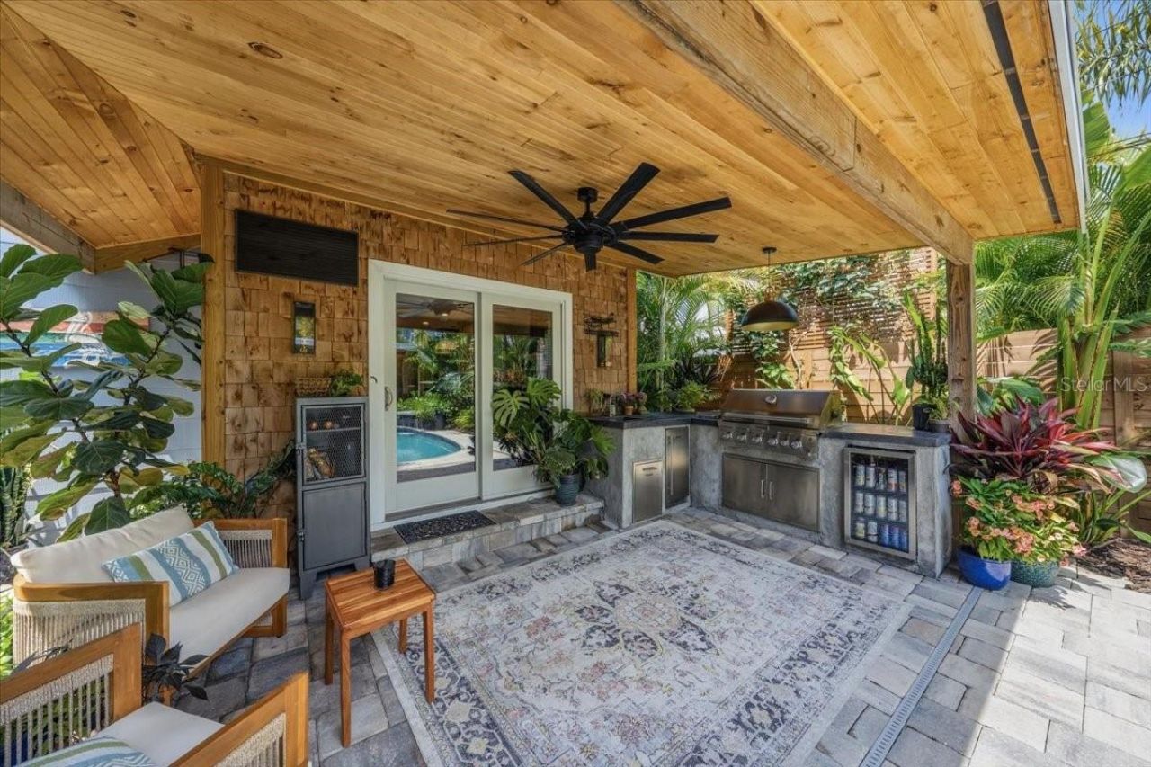 2450 Burlington Avenue N, Saint Petersburg, FL 33713 Photo