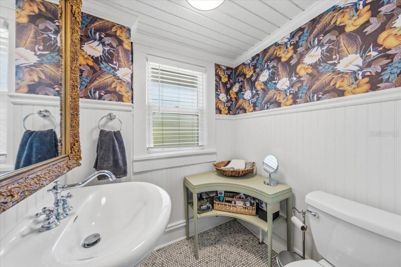 2450 Burlington Avenue N, Saint Petersburg, FL 33713 Photo