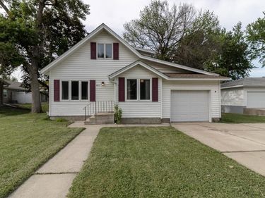 462 E Washington Street, Le Center, MN 56057