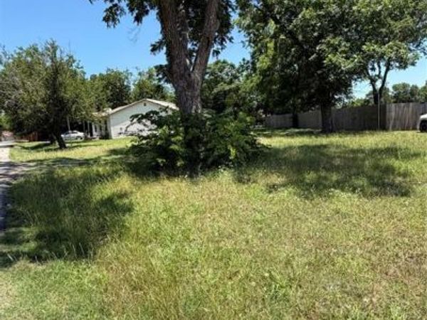 409 E Alamo Street , Terrell, TX 75160