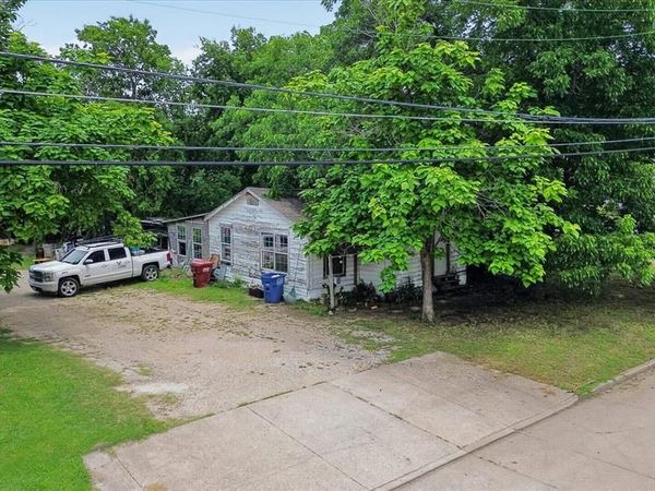 817 Main Street , Farmersville, TX 75442