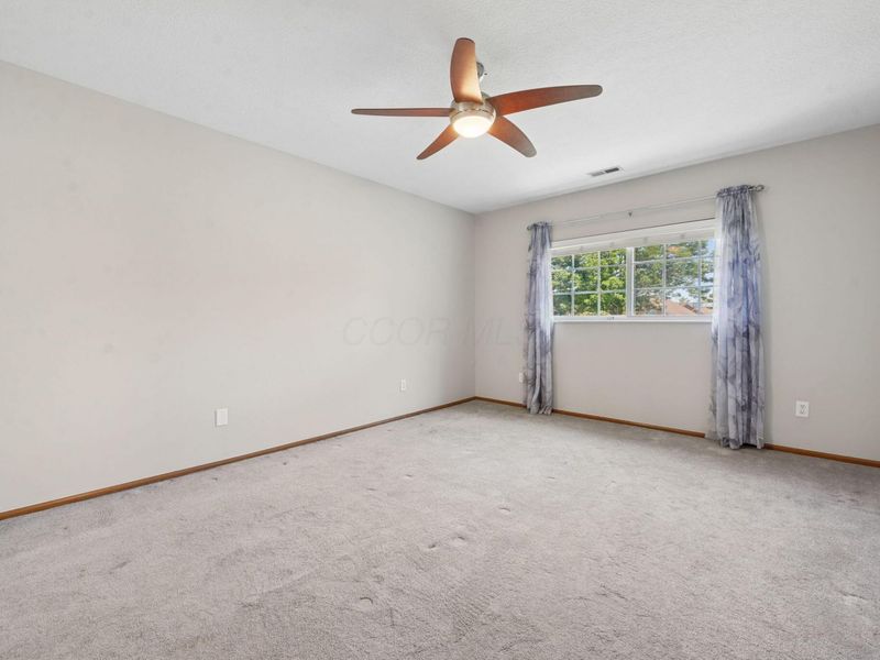 4969 Meadow Run Drive , Hilliard, OH 43026 Photo 15
