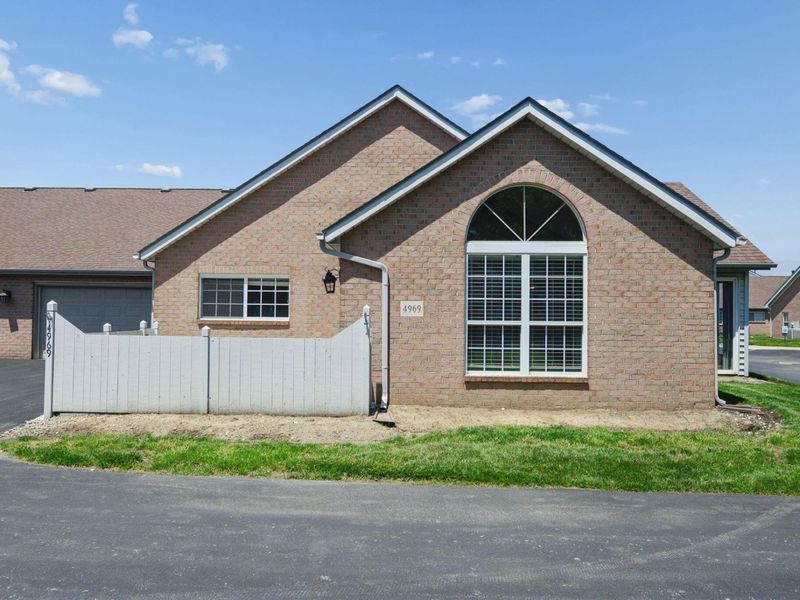 4969 Meadow Run Drive , Hilliard, OH 43026 Photo 2