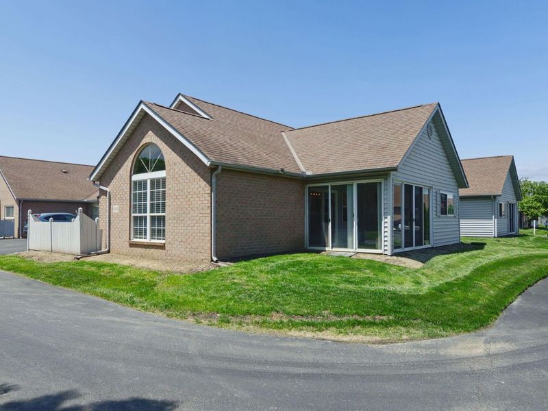 4969 Meadow Run Drive , Hilliard, OH 43026 Photo 3