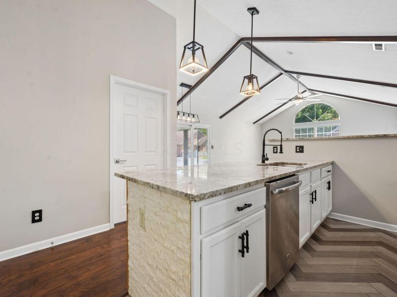 4969 Meadow Run Drive , Hilliard, OH 43026 Photo 9
