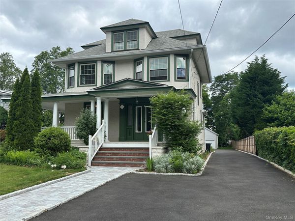 27 Dosoris Way , Glen Cove, NY 11542