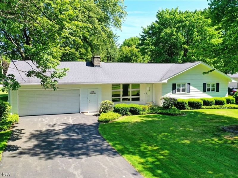 4975 Maple Drive, Vienna, OH 44473 Photo 1