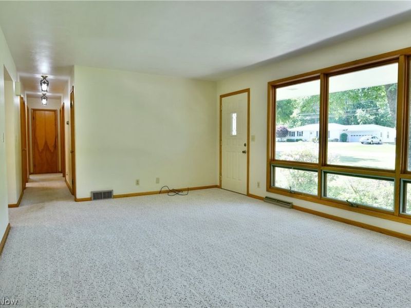 4975 Maple Drive, Vienna, OH 44473 Photo 10