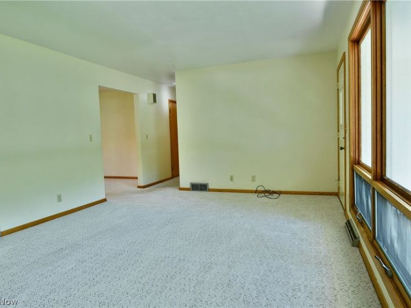 4975 Maple Drive, Vienna, OH 44473 Photo 11