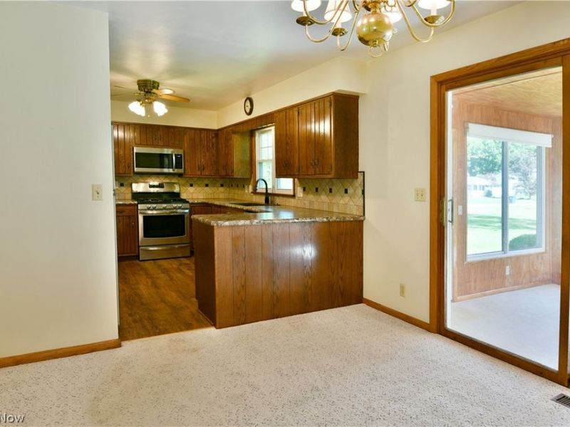 4975 Maple Drive, Vienna, OH 44473 Photo 13