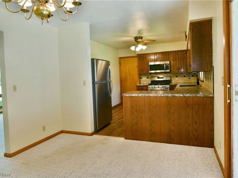 4975 Maple Drive, Vienna, OH 44473 Photo 14