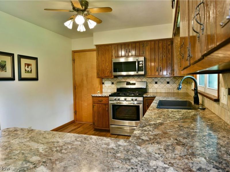 4975 Maple Drive, Vienna, OH 44473 Photo 16