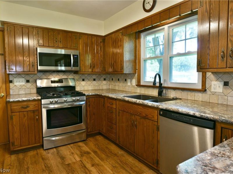 4975 Maple Drive, Vienna, OH 44473 Photo 17