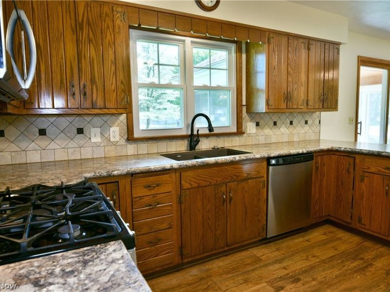 4975 Maple Drive, Vienna, OH 44473 Photo 18