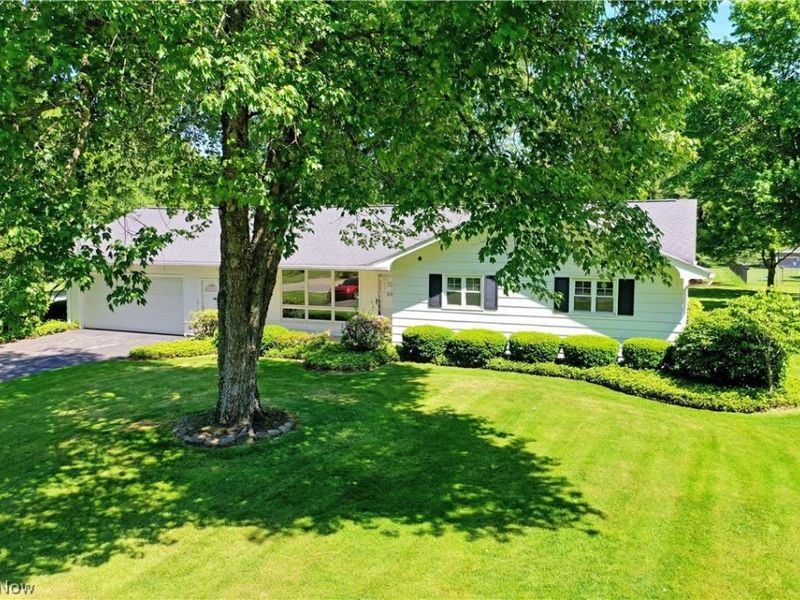 4975 Maple Drive, Vienna, OH 44473 Photo 2