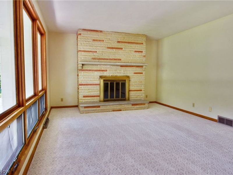 4975 Maple Drive, Vienna, OH 44473 Photo 6