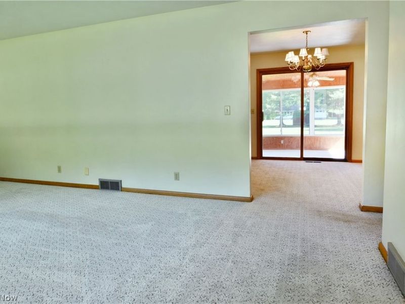 4975 Maple Drive, Vienna, OH 44473 Photo 7