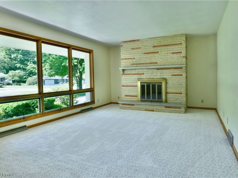 4975 Maple Drive, Vienna, OH 44473 Photo 8