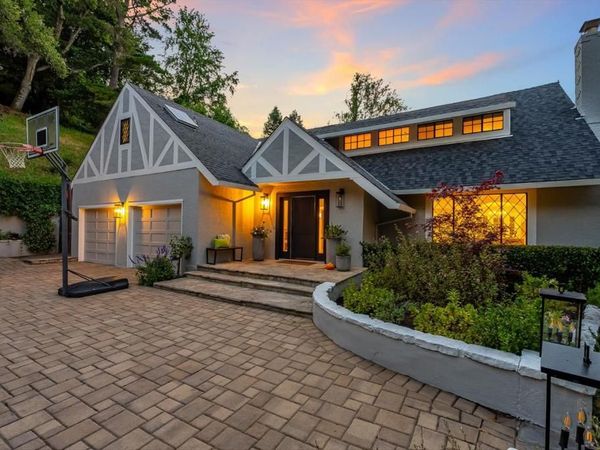 220 Robin Road, Hillsborough, CA 94010