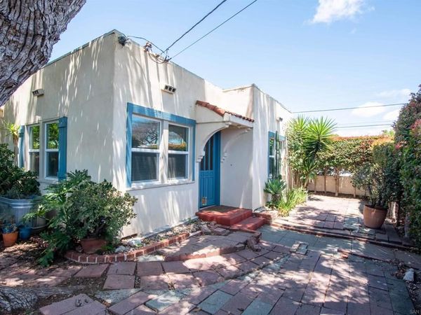 2208 Dwight St., San Diego, CA 92104