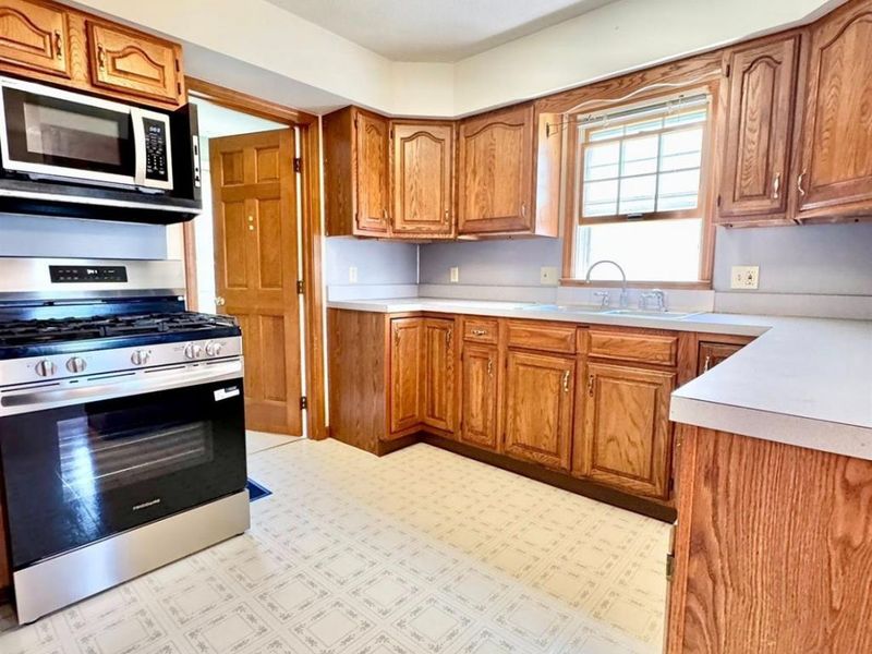 515 W Fifth Street, Port Clinton, OH 43452 Photo 6