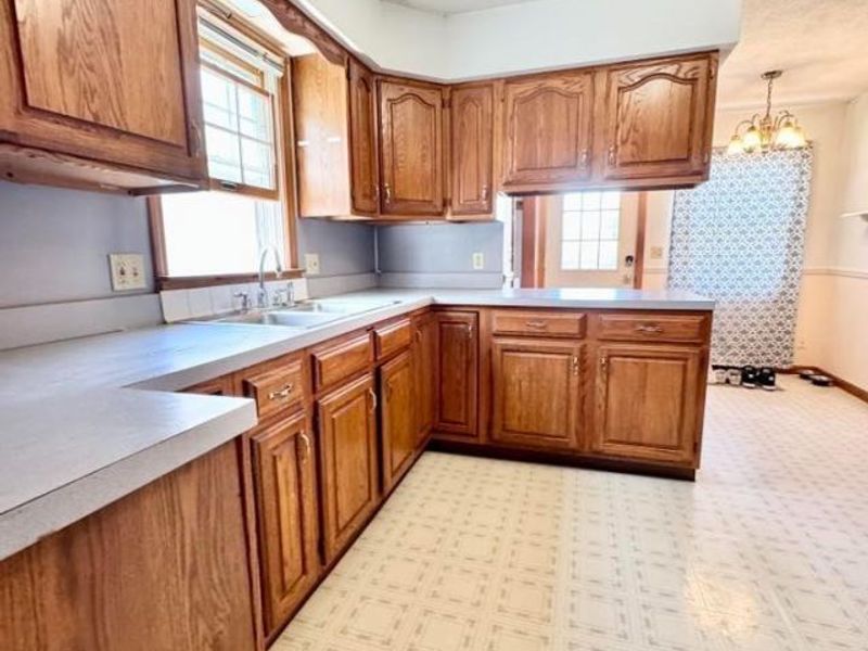 515 W Fifth Street, Port Clinton, OH 43452 Photo 7