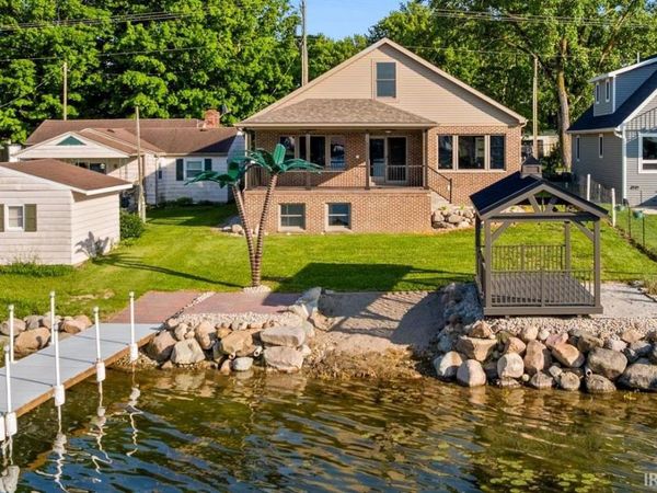64 W Lakeside Drive, North Manchester, IN 46962