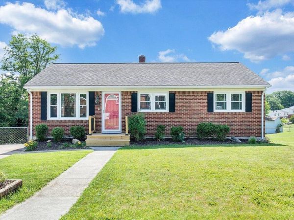 301 Lynn Haven CIR , Vinton, VA 24179