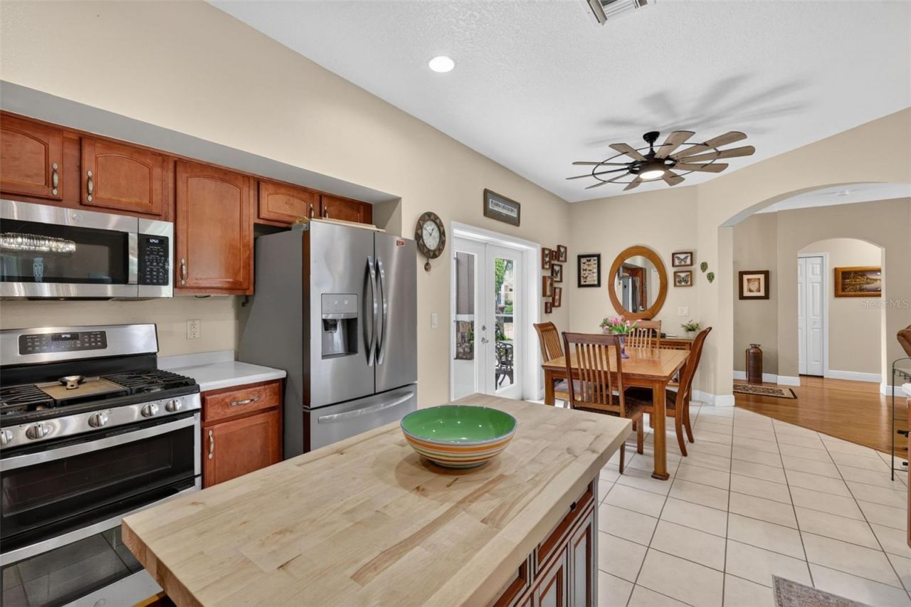 2003 Bayside Avenue , Mount Dora, FL 32757