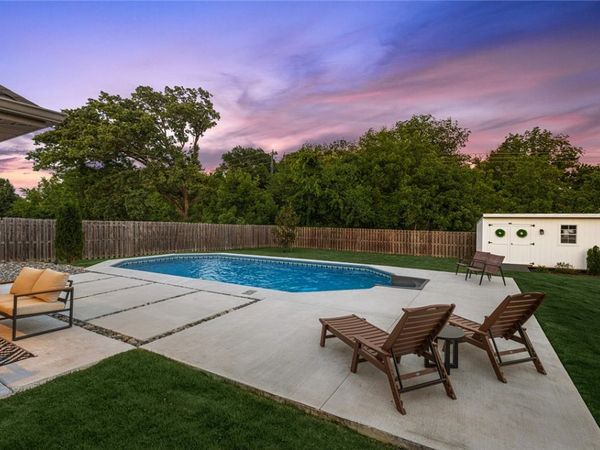 1081 Quail Hollow Drive , Bentonville, AR 72713