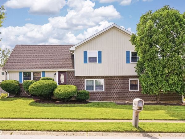 2924 Fox Pointe Drive , Columbus, IN 47203