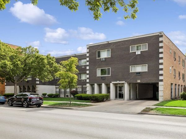 914 N AUSTIN Boulevard , Unit B8, Oak Park, IL 60302