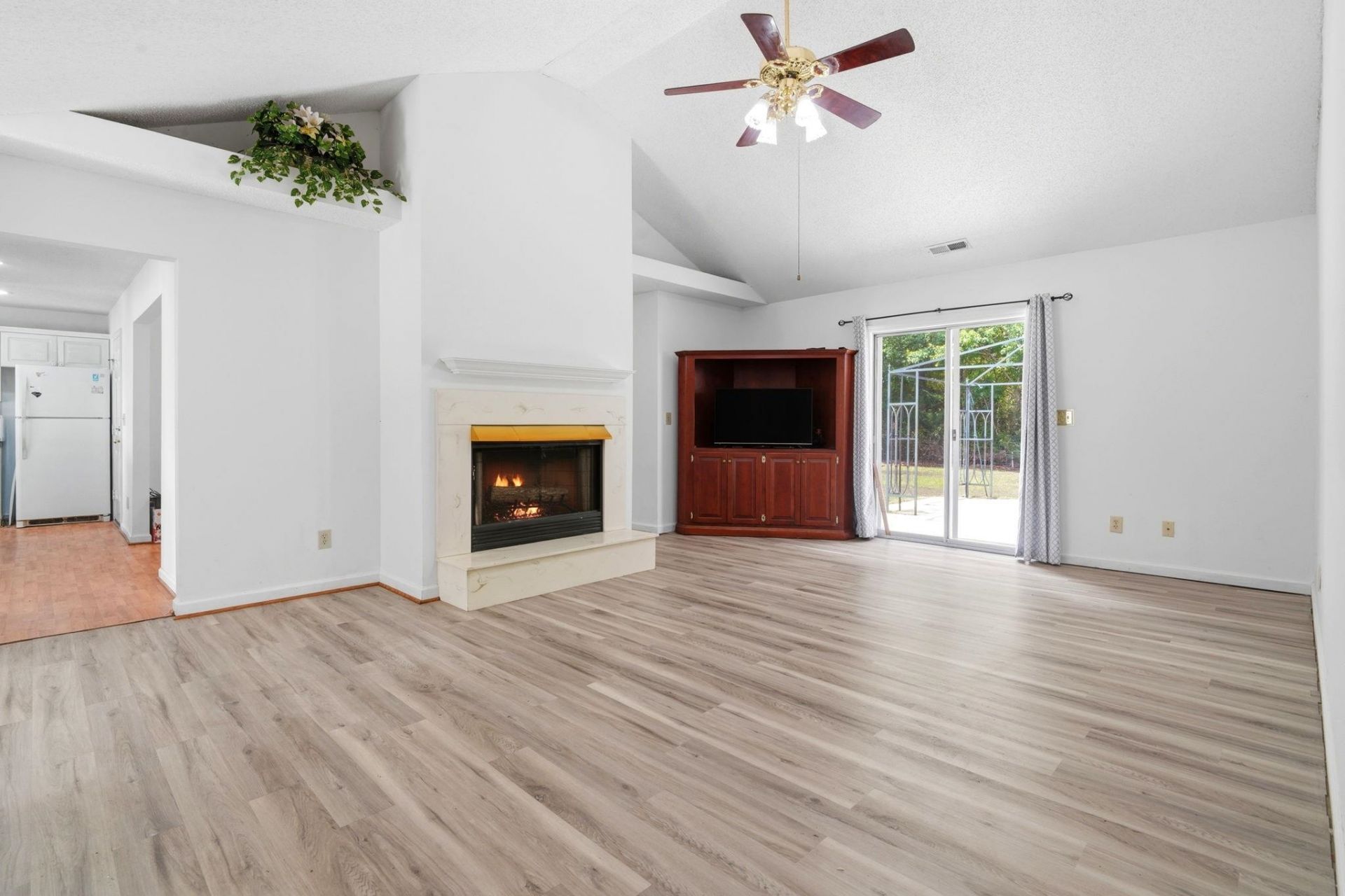 106 Sharon Ct. Photo 13