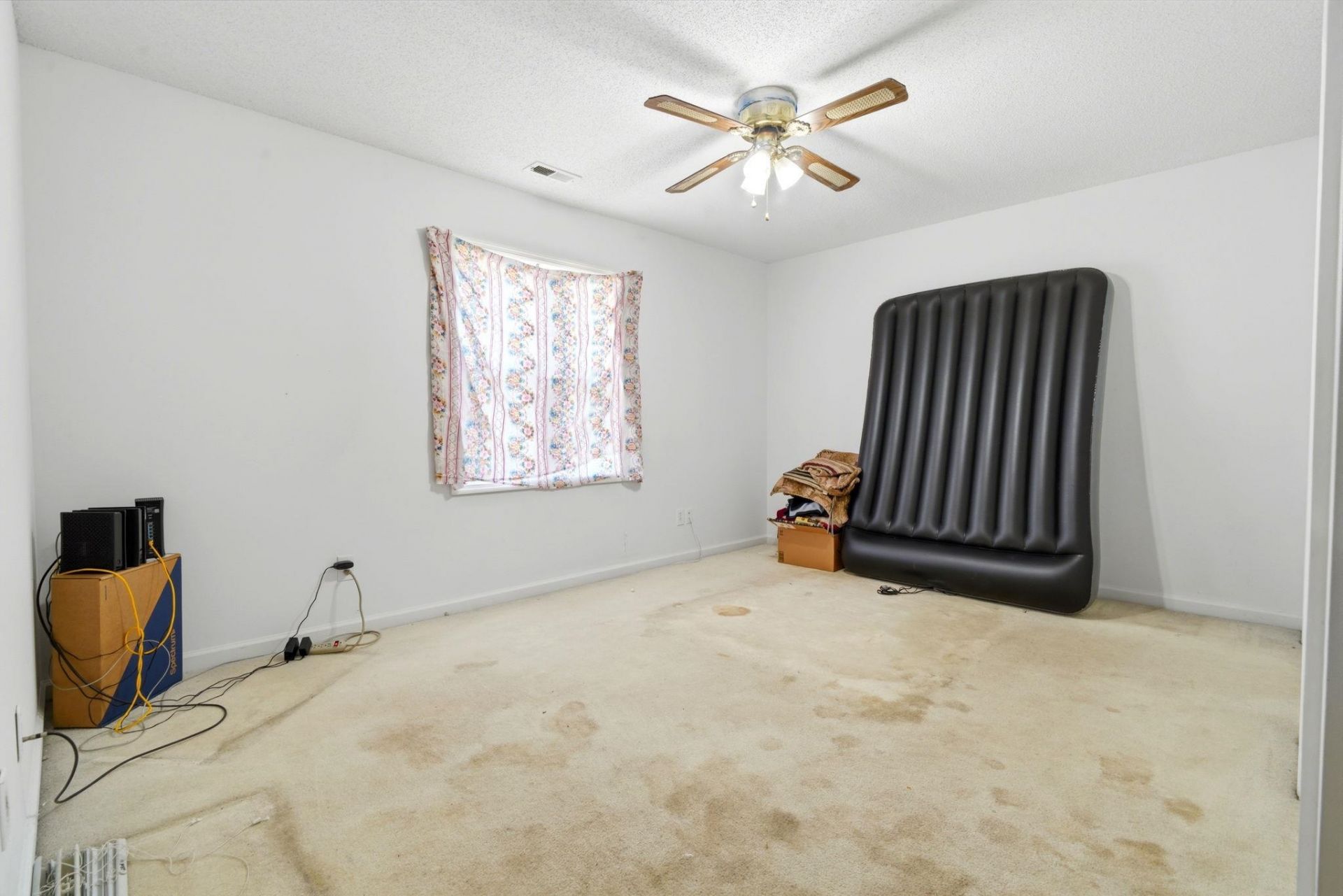 106 Sharon Ct. Photo 16