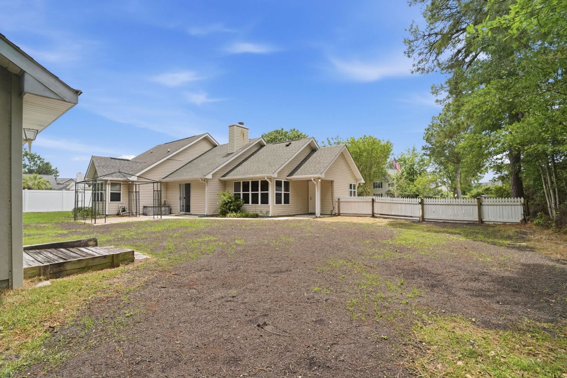 106 Sharon Ct. Photo 4