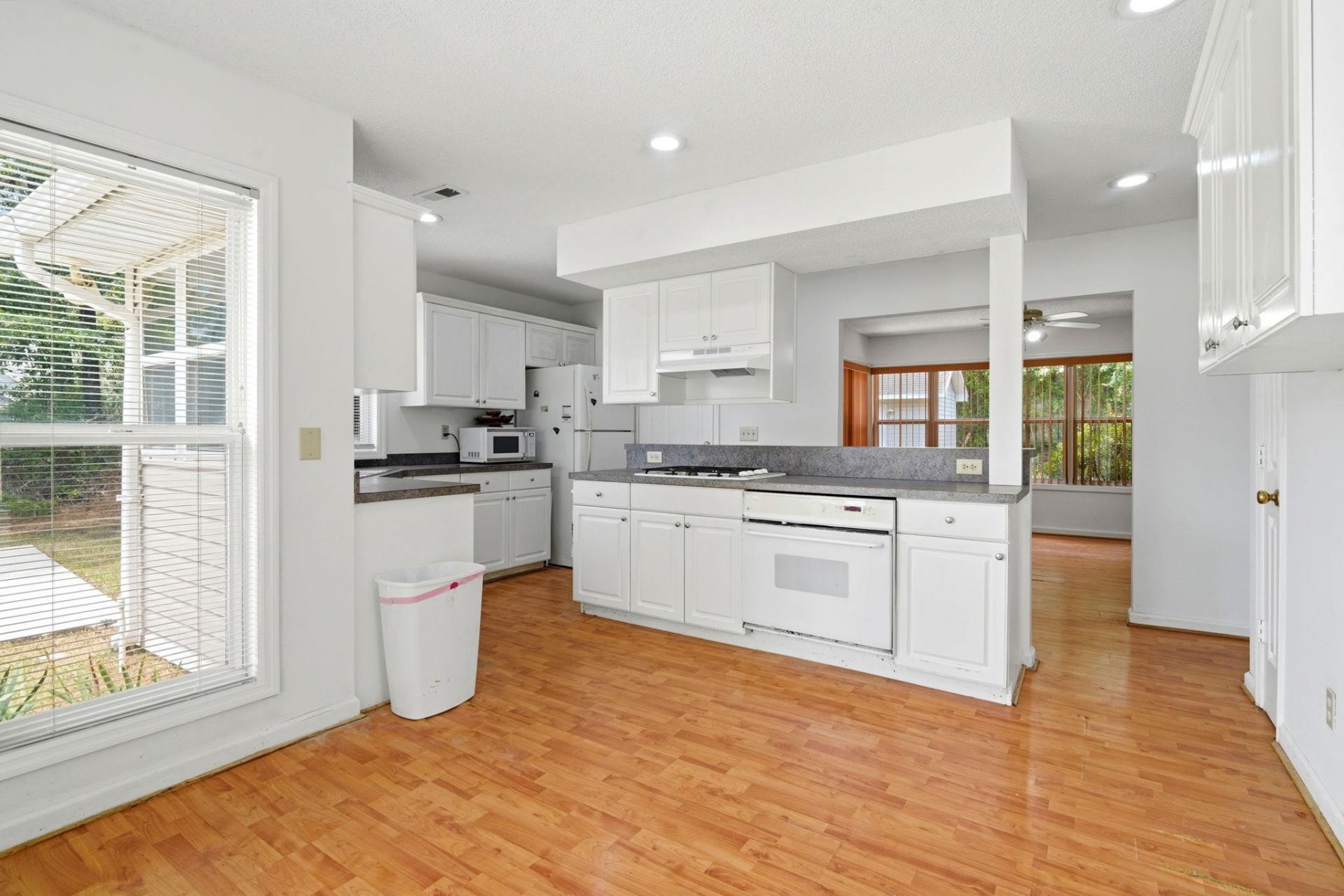 106 Sharon Ct. Photo 6
