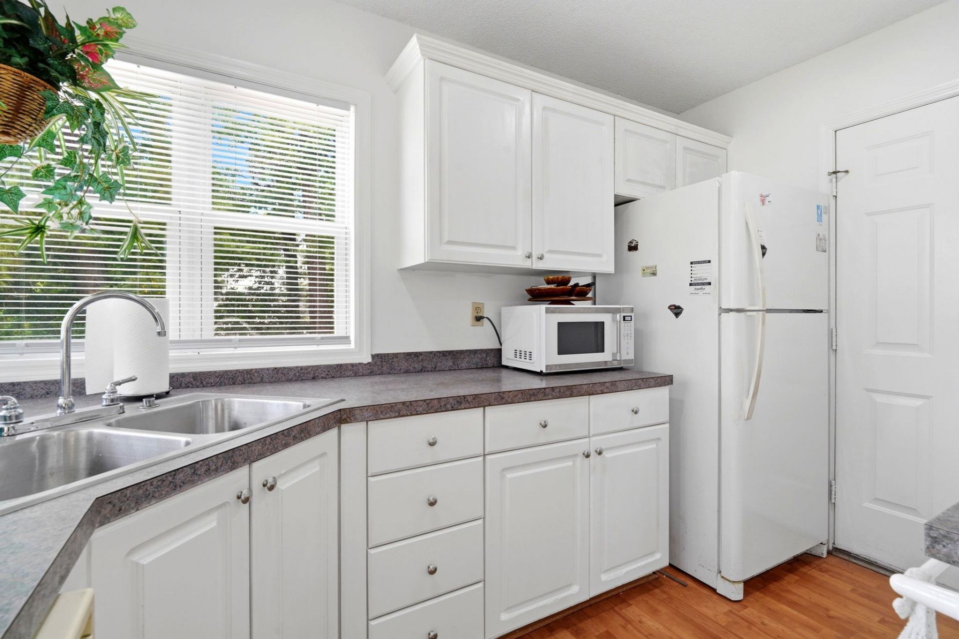 106 Sharon Ct. Photo 9