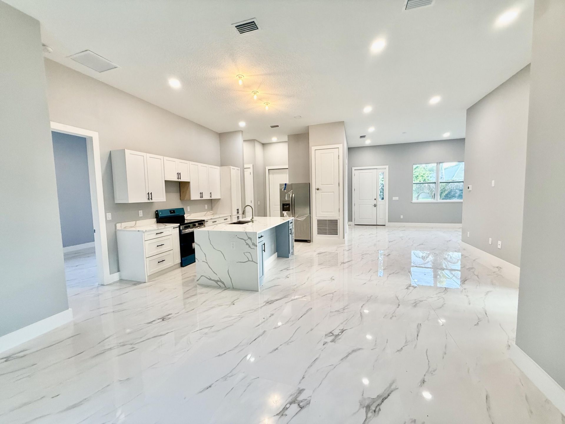 675 NE Moss Rose Place, Port Saint Lucie, FL 34983 Photo