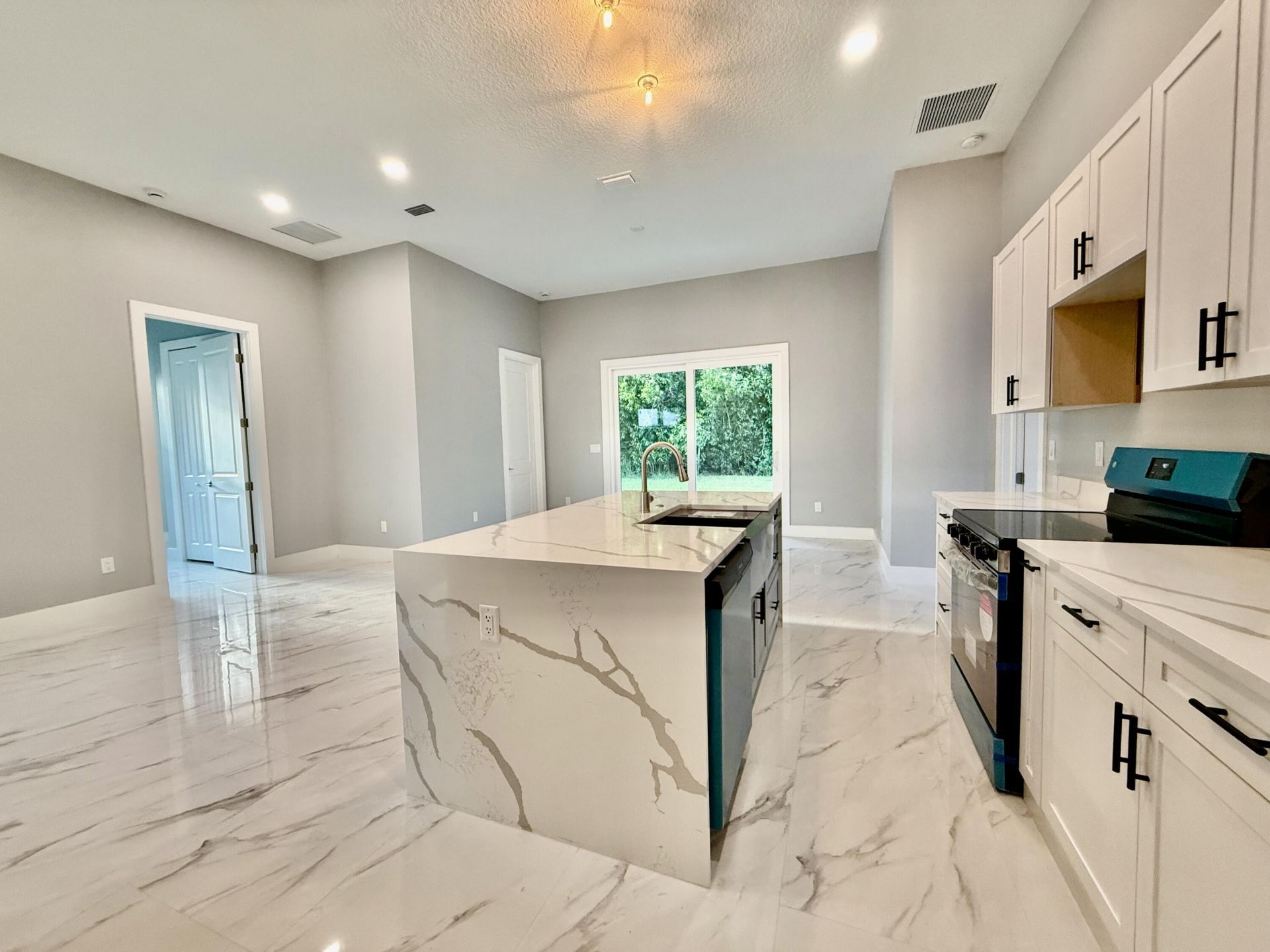 675 NE Moss Rose Place, Port Saint Lucie, FL 34983 Photo