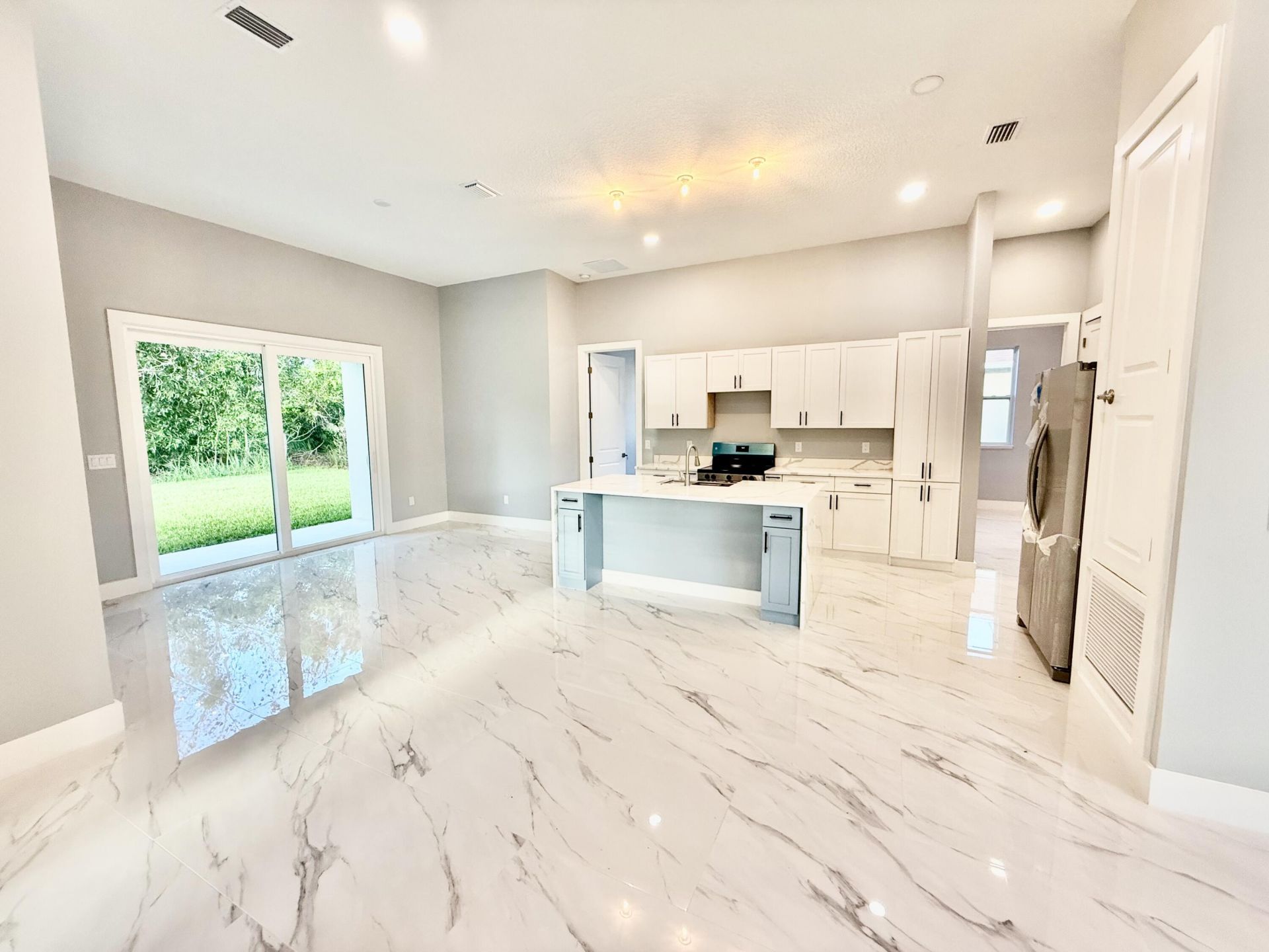 675 NE Moss Rose Place, Port Saint Lucie, FL 34983 Photo
