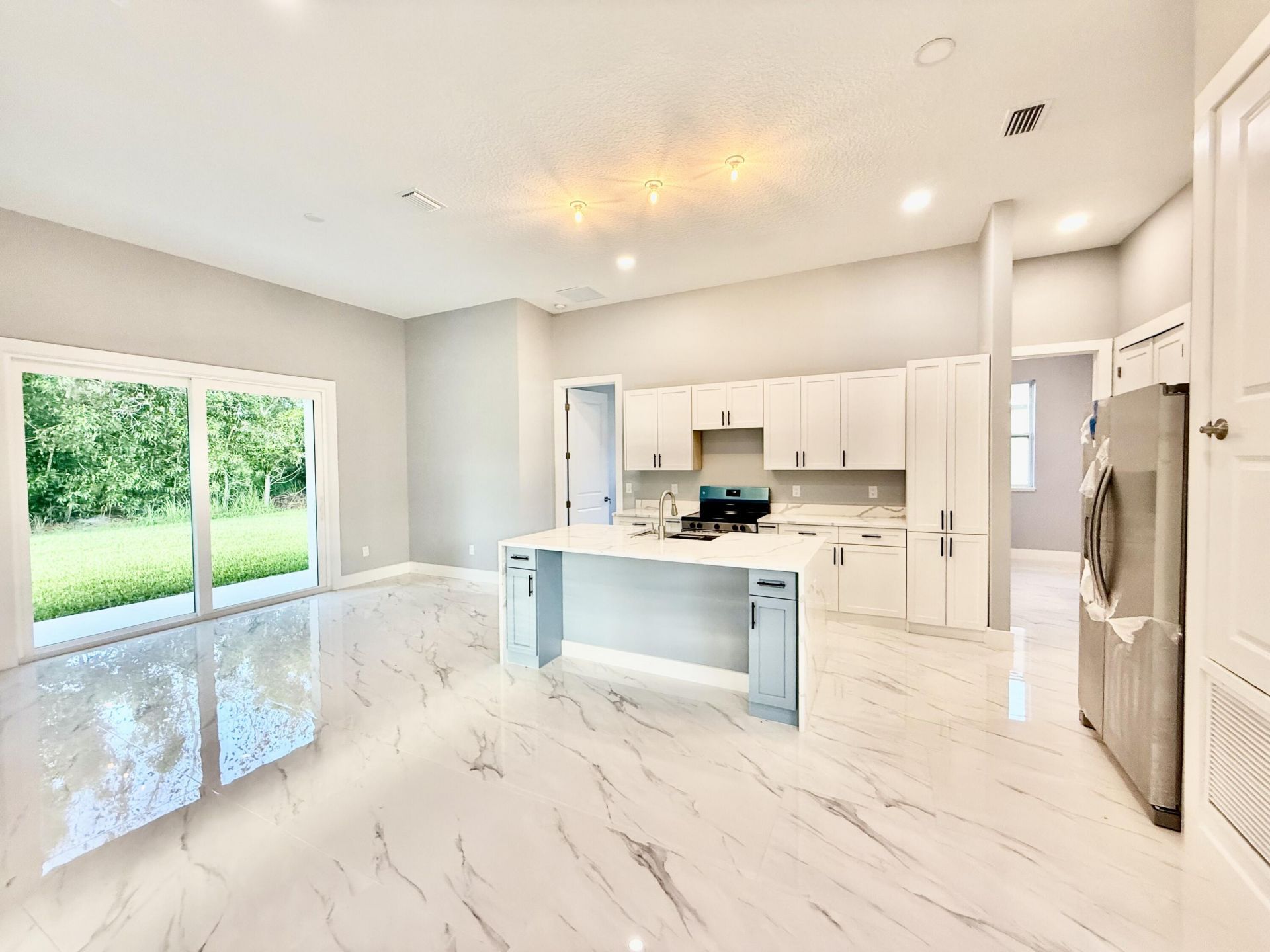 675 NE Moss Rose Place, Port Saint Lucie, FL 34983 Photo