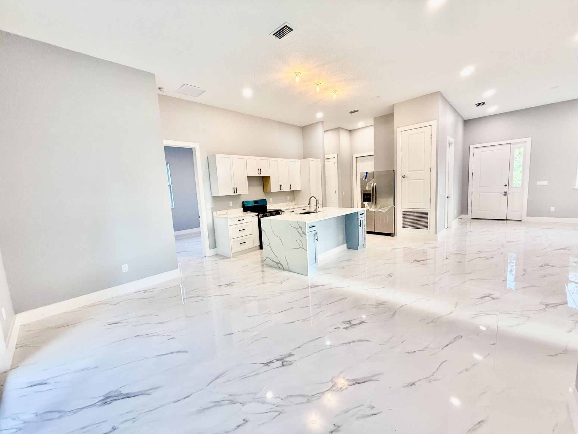 675 NE Moss Rose Place, Port Saint Lucie, FL 34983 Photo