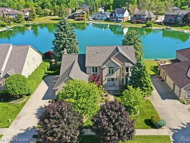 8915 Chestnut Run Drive, Shelby Twp, MI 48317