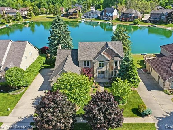 8915 Chestnut Run Drive, Shelby Twp, MI 48317