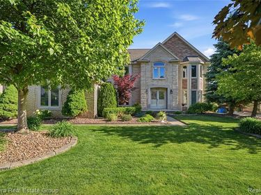8915 Chestnut Run Drive, Shelby Twp, MI 48317