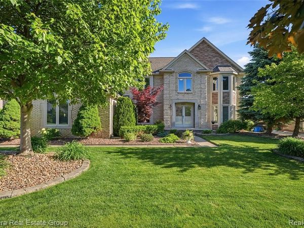 8915 Chestnut Run Drive, Shelby Twp, MI 48317