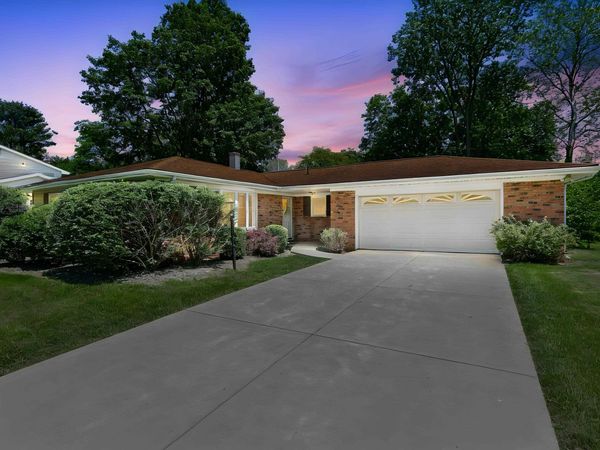 53190 Oakton Drive, South Bend, IN 46635