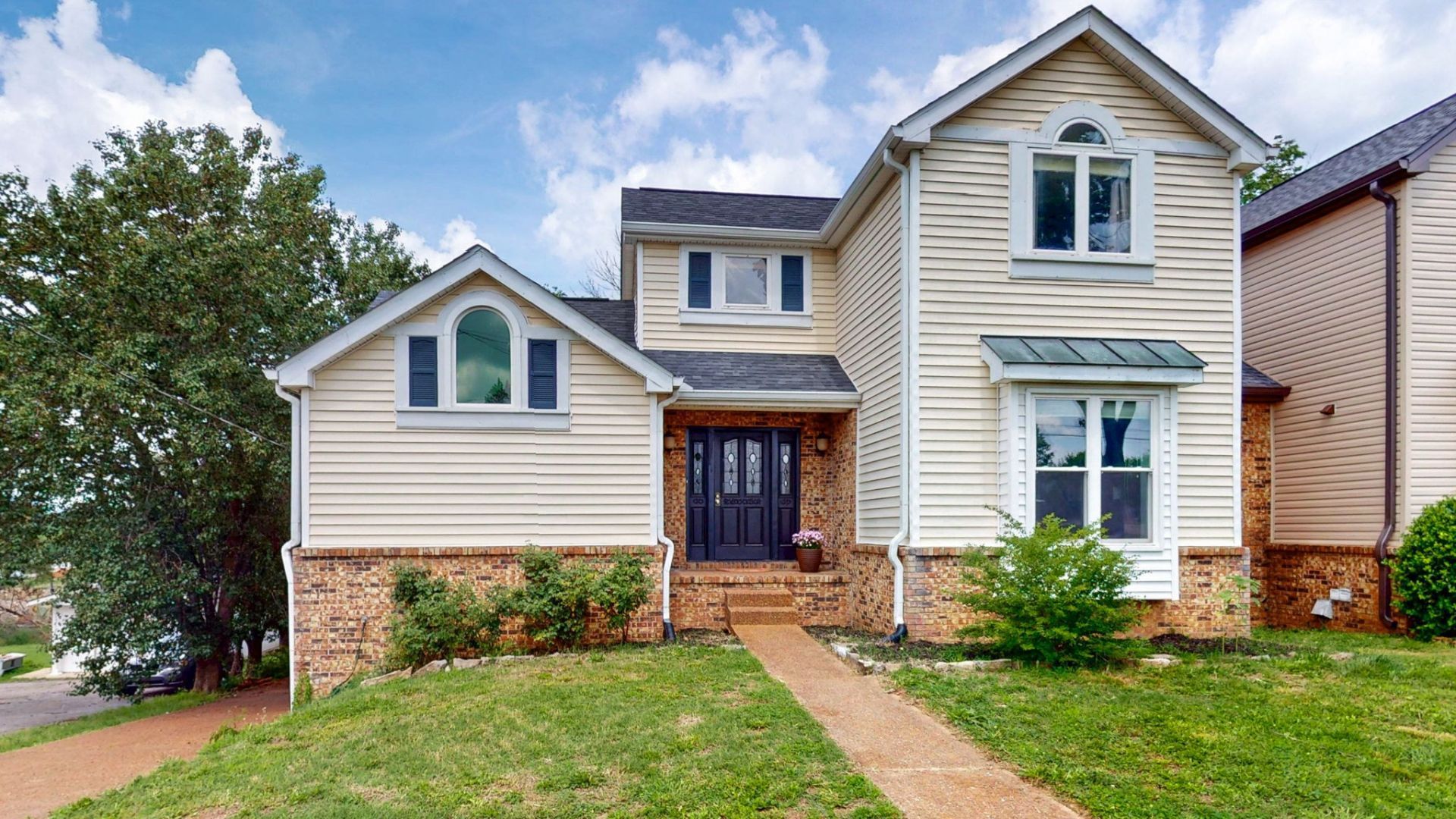 2128 E Hill Dr, Madison, TN 37115 Main Photo