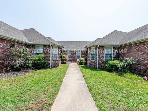 245 Ravenwood Road , Unit A, Siloam Springs, AR 72761